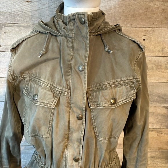 Aritzia Talula women’s olive green trooper  jacket in size‎ small - Picture 6 of 12